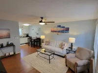 Tis' Time Getaway. Just a few blocks from beautiful Lake Erie! Hotels in Conneaut