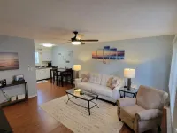 Tis' Time Getaway. Just a few blocks from beautiful Lake Erie!