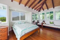 Penthouse View in Coveted Lanikai!  2 Bed 1 Bathroom.