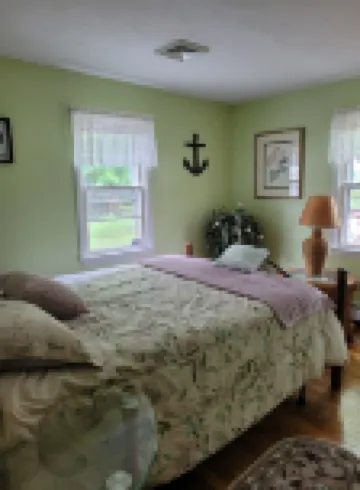 Dream vacation in our 4-Bedroom newly-renovated house 2.5 miles from the  ocean. 이스트 팰머스 호텔