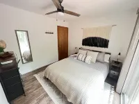 Cozy Blue Cabin at Higgins Lake Hotels in Markey Township