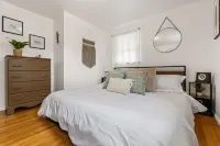 Lombardi's Lodge: 4BR Home 5min Walk to Lambeau