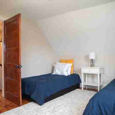 The Sea Eagle - Luxury 5 BR Waterfront Home in Boothbay Harbor with private dock Rooms