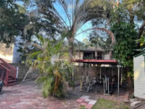 Renovated Peaceful Luxury Walk to Mall Park Publix