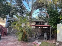 Renovated Peaceful Luxury Walk to Mall Park Publix