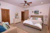 Beautiful, Comfortable River Retreat surrounded by Trees