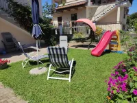 The blackbird's nest: garden and private parking. Hotel a Intra