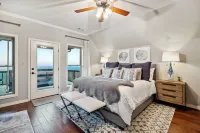 Mountaintop Retreat w/2 Decks & Breathtaking Views- Steps from Mt. Nebo Trails!