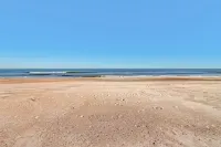 NEW: Oceanfront Luxury Home l Beachfront Deck, Patio l Hot/Cold Outdoor Shower