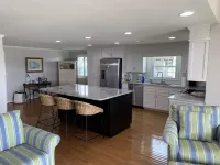 Biggie's Bungalow - Waterfront House with Dock