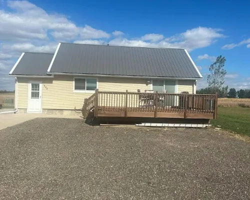 SPRING CREEK GETAWAY! 2 BEDROOM,1 BATH HOUSE BACKED UP TO OPEN SPACE!!! Hotels in Sully County