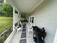 Peaceful Acres Roomy Triplex - Lighthouse Inn