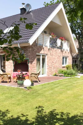 Lovely furnished holiday apartment in central, peaceful location near beach