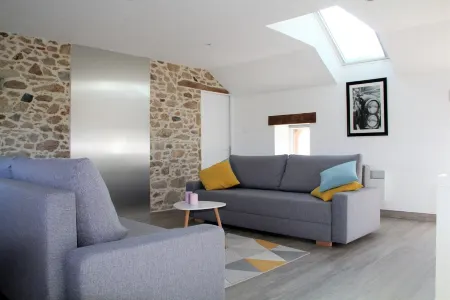The renovated attic for your comfort Отели в г. Молеон