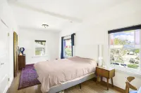 Charming top floor duplex with garden-patio. Hotel in zona Mathematical Sciences Research Institute