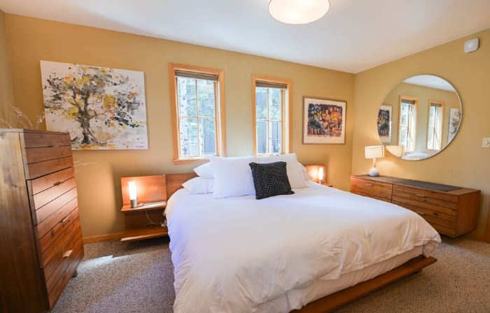 Coal Creek In-town Retreat!  3BR/3 Full BAs  - SLPS 8 - 2 blocks to Elk Ave!