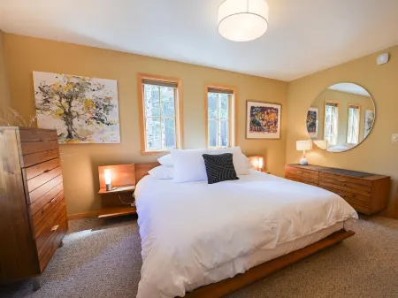 Coal Creek In-town Retreat!  3BR/3 Full BAs  - SLPS 8 - 2 blocks to Elk Ave! Отели в г. Крестед-Батт