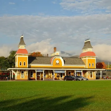 Mountain Chalet -Storyland & Outdoor Fun Awaits! Hiking, Golf, Shopping, Dining!