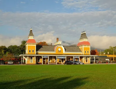 Mountain Chalet -Storyland & Outdoor Fun Awaits! Hiking, Golf, Shopping, Dining! Hotels near Glen Ellis Camground