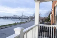 Waterfront Apartment - Downstairs Unit