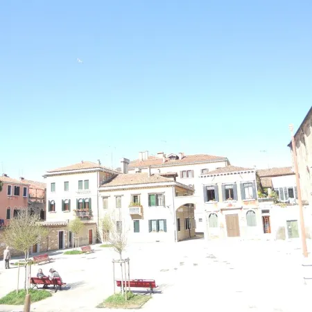 Venice Cadeau - In Cannaregio's quite area amazing location perfect for 5 people