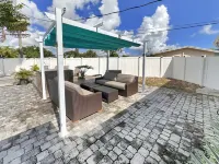 Gorgeous Home With Heated Pool Near Beach Hotels near Deerfield Island Park - Currently Closed for Construction