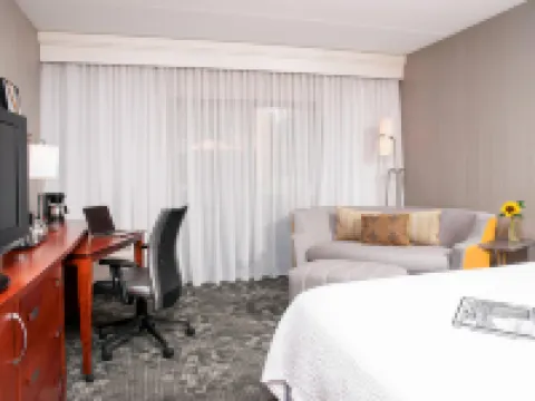 Courtyard Chicago Glenview/Northbrook Hotels in Glenview