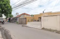 Ummi Home Syariah Mitra RedDoorz Hotel di Tegal Selatan