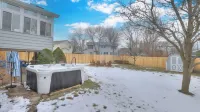 Spacious 5-Bedroom House, Hot Tub, Firepit, Game Rooms, Theater Room and More!