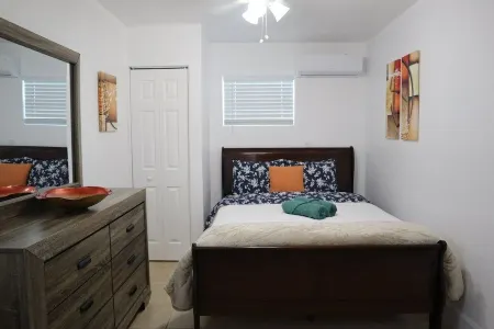 Beautiful 1 BR // Steps from the Beach // Singer Island