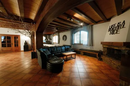 Airport Suite 2 (private bathroom) 8 minutes drive from the airport Отели в г. El Prat de Llobregat