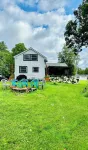 Experience the charm of a lakefront cottage, perfect for year-round enjoyment!