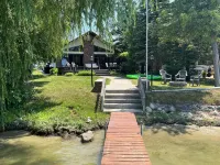 South Lake Leelanau lakefront home, Kayaks/Bikes provided, Clean Sandy bottom - Wi-Fi