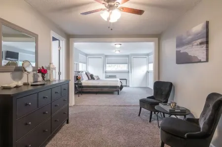 Elegant Large Home with Modern Amenities for 8 in N. Royal Oak near Birmingham!