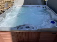 Reduced rates: Our chic home sleeps 9, has hot tub and 3rd floor balcony