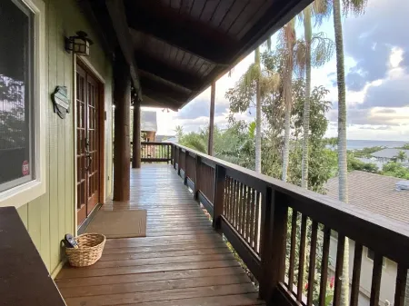 Epic Location!  Short Stroll to iconic beaches to surf and snorkel. Отели в г. Пупекея