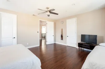 KING BED 6 Bed 2.5 Bath Huge Home with Private Garage, Washer/Dryer Hotels near San Gabriel Community Church