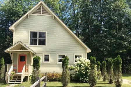 Keene Kottage 1890!! Waterfront in the High Peaks!