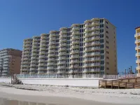 Oceanfront Condo*Non-Driving Beach*Pool*Free Wifi/Parking*Bikes*Beach Equipment.
