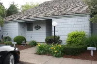 Peaceful 2Br, Condo on Pond - Overlooks 9th Hole at Sawmill Creek Golf Resort Hotels in Huron