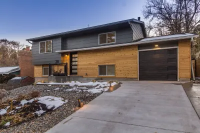 Broadmoor Stunner Sleeps 8 Has It All Hotels near Cheyenne Mountain Zoo