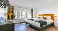 TIMELESS ELEGANCE: 4-BEDROOM APARTMENT ON “ÎLE DE LA CITÉ” Hotels in Ile de la Cite