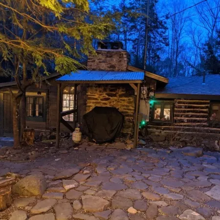 Get Cozy at Big Al's Poconos Creek House - Wireless Dsl, Trout and Skiing!!