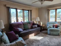 Snowmobile, UTV trails, Fishing in a charming 3-bedroom house in Republic