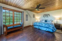 Amazing Mtn Views, Stunning Sunsets, Fire Pit, Gas Logs, Private, Grill, WiFi!