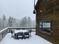 Newly Renovated Rustic style home w/luxury bathrooms  & mountain views, Sereni