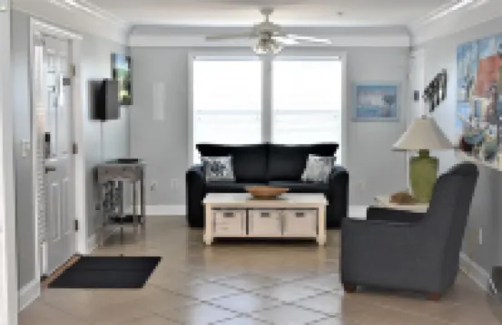 SPACIOUS & PERFECT PLACE TO VACATION AT THE BEACH!