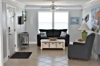 SPACIOUS & PERFECT PLACE TO VACATION AT THE BEACH!