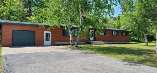 Remodeled 4 bedroom home in downtown Paradise next to our Fresh Coast Cafe