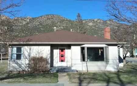 *Sweet Retreat*- one block to Main St. STR-080